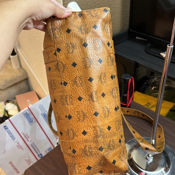 MCM Germany Shoppers Tote- Long Handle - Picture 8 of 16